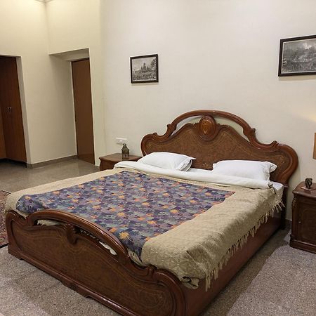 Hotel Mulberry Garden Varanasi Esterno foto