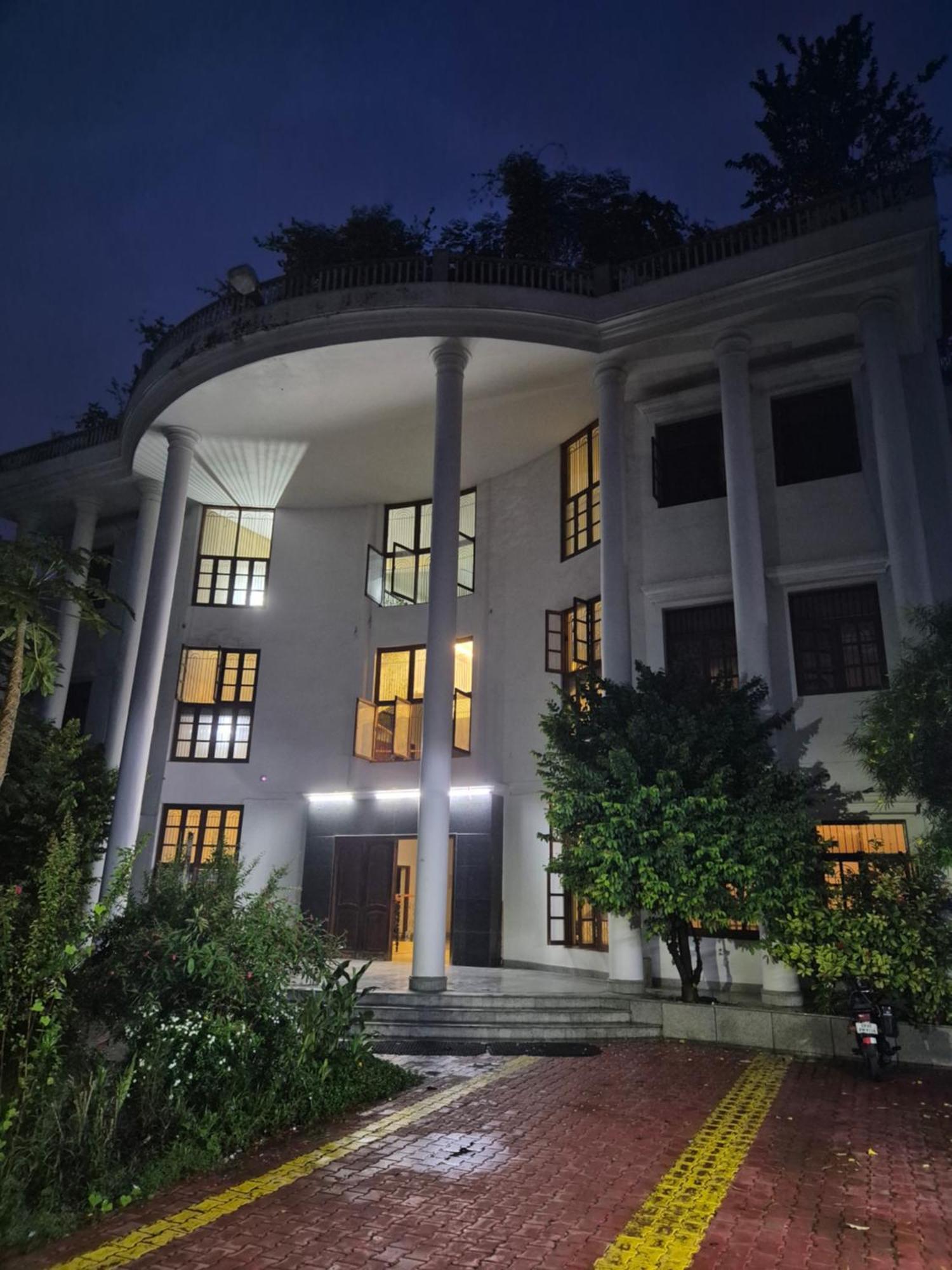 Hotel Mulberry Garden Varanasi Esterno foto