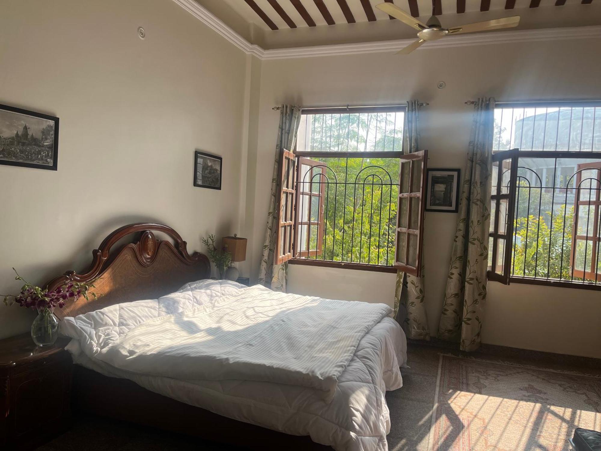 Hotel Mulberry Garden Varanasi Esterno foto