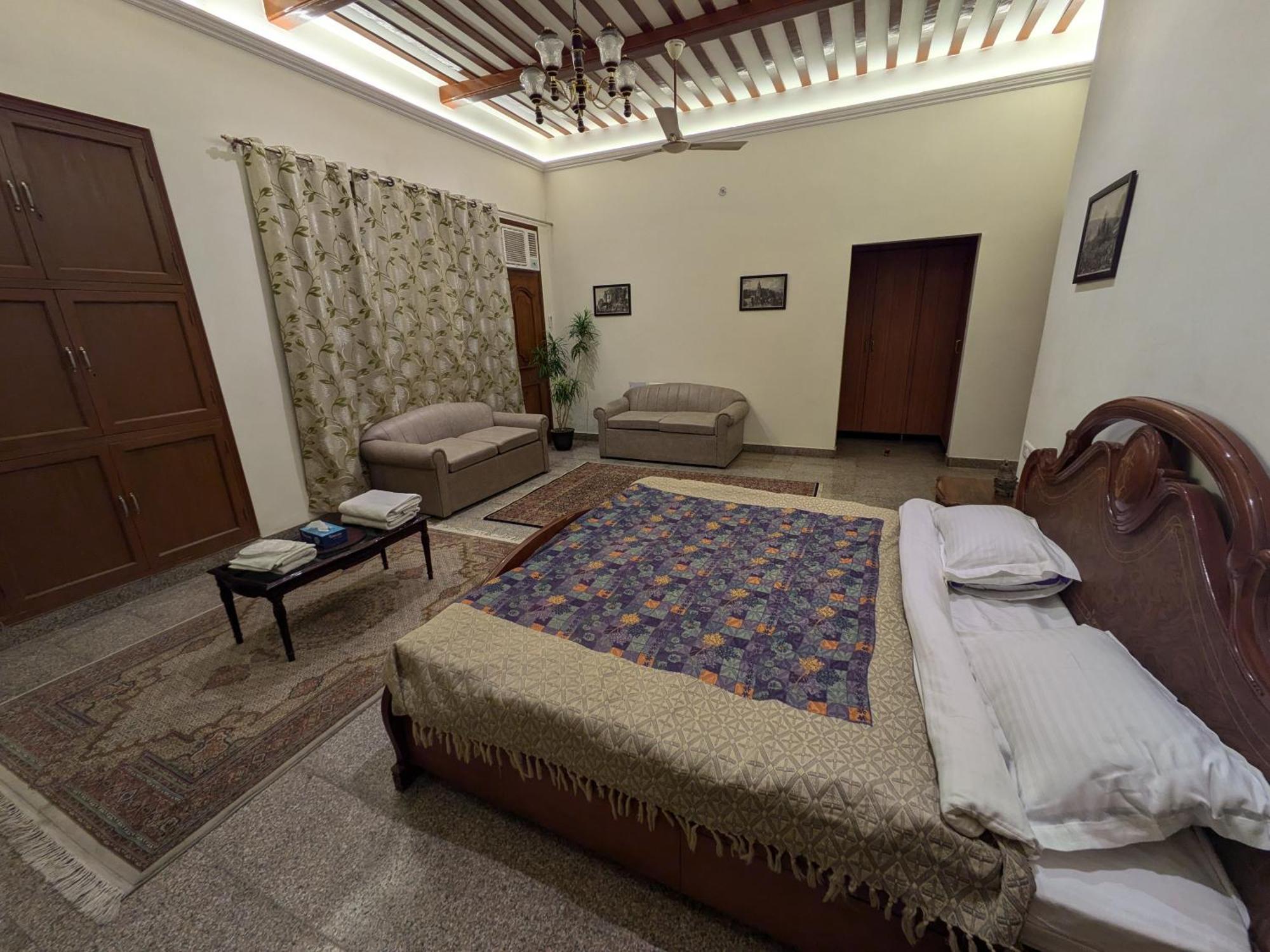 Hotel Mulberry Garden Varanasi Esterno foto