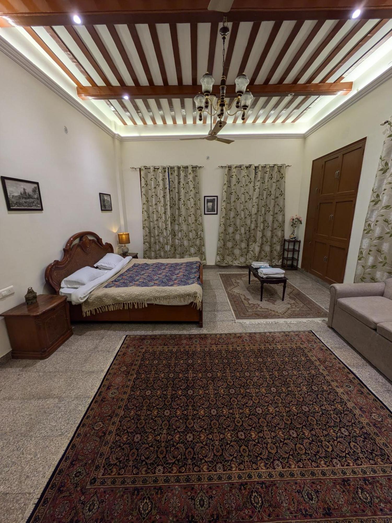 Hotel Mulberry Garden Varanasi Esterno foto